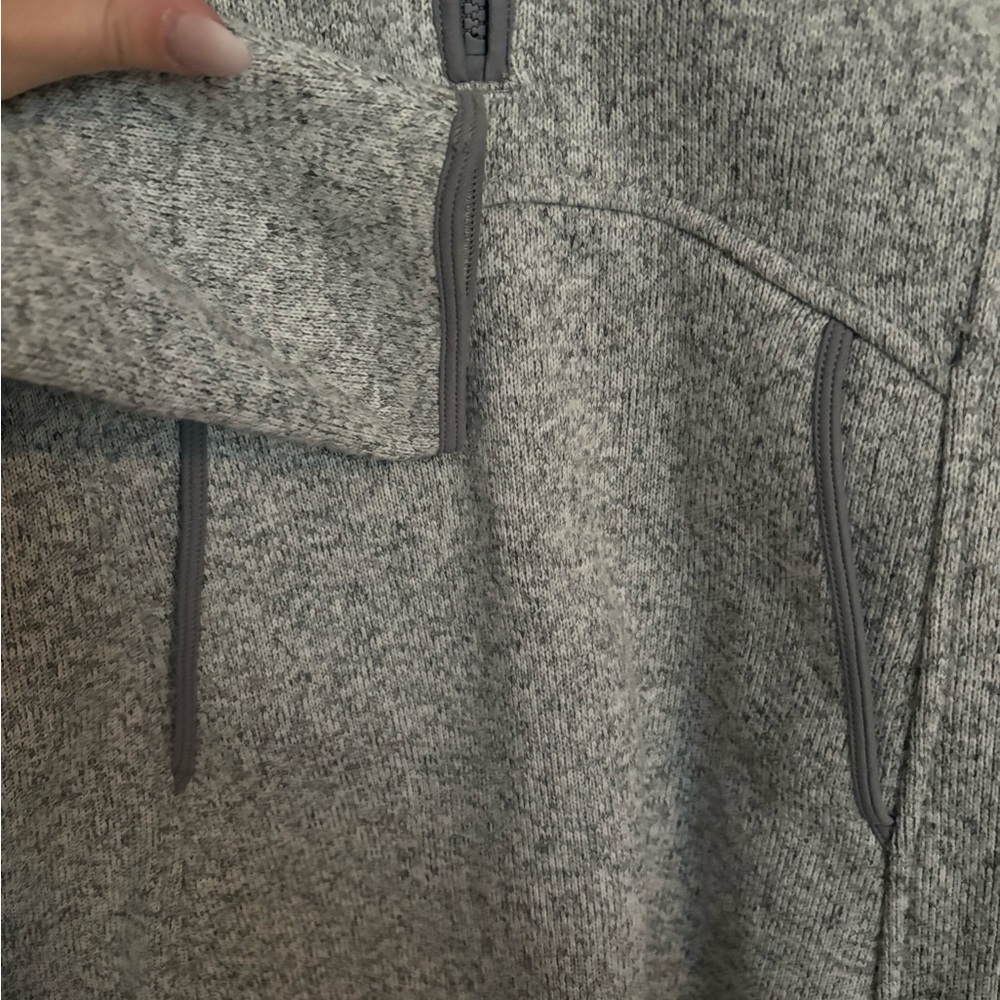 Lululemon Fleece & Thank You Pullover
Heathered White / Battleship size 8 - Picture 5 of 7